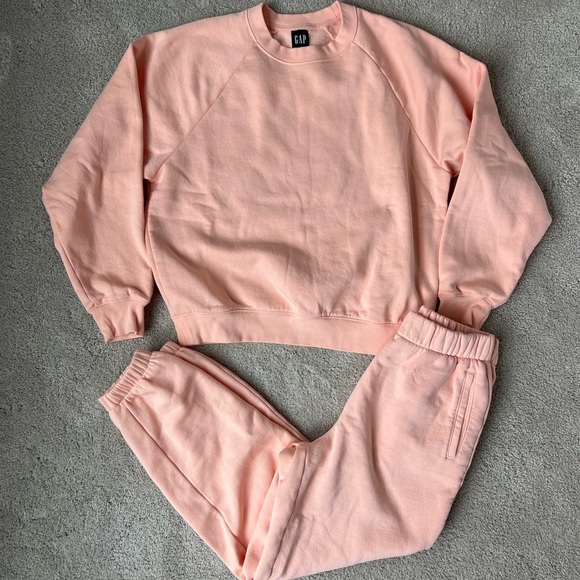 GAP Peach Sweatshirt and Joggers Set - Picture 1 of 1